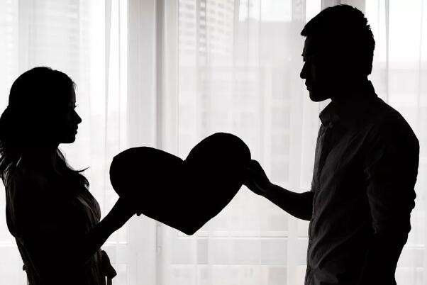 半导体关税即将实施?特朗普称税率或达到300%