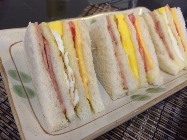 中国月度用电量首破万亿大关