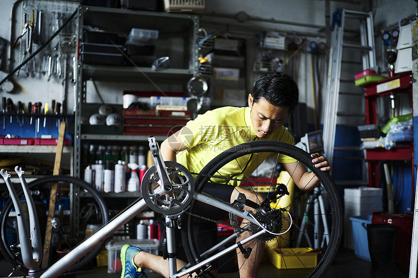 波音(BA.US)二季度业绩超预期 现金流损耗降至2亿美元