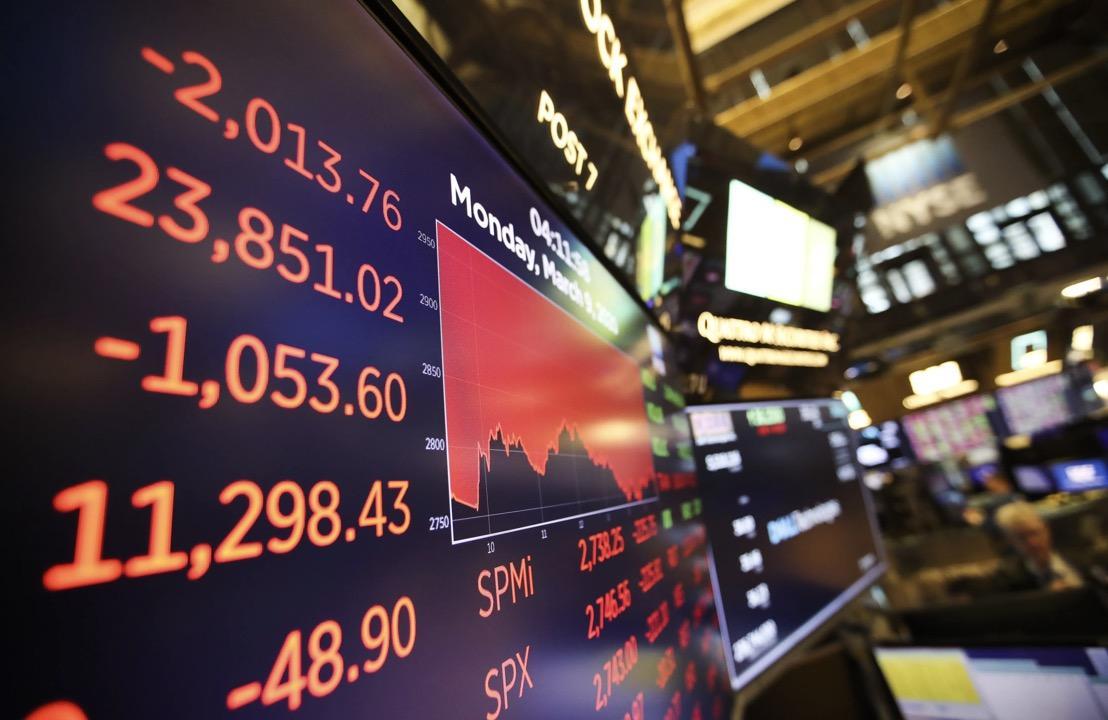 隔夜美股 | 三大指数表现不一 现货黄金一度突破3400美元