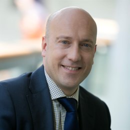 香洲区校服管理新政:取消强制购买,家长可自由选购合规产品